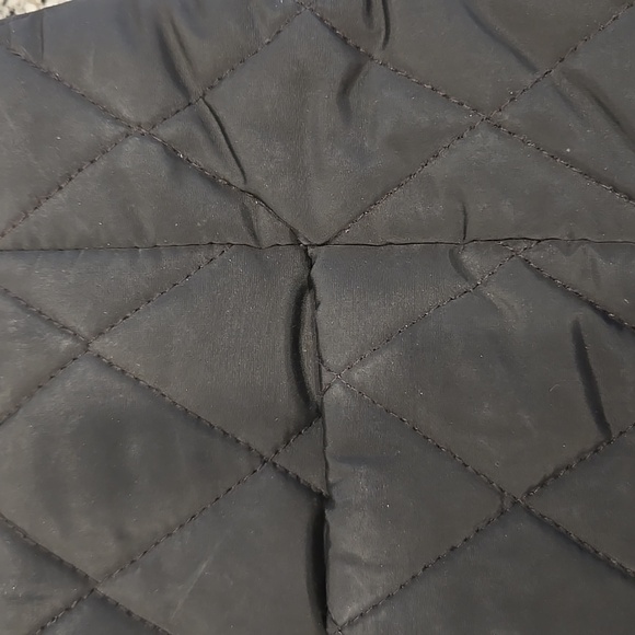 VERA BRADLEY ULTRALIGHT QUILTED HIPSTER CROSSBODY BAG IN BLACK. - Picture 5 of 13